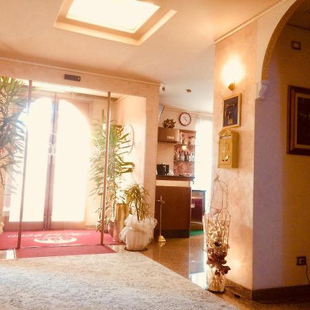 Hotel 2000 فابريانو المظهر الخارجي الصورة